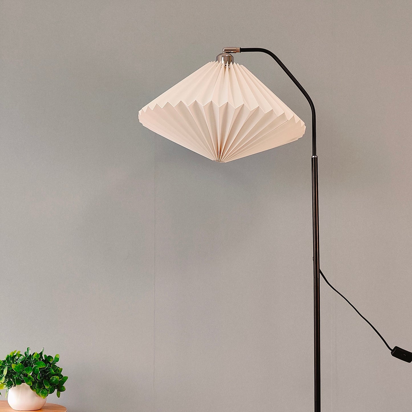 VINDEED Origami Floor Lamp White , Minimalist Paper Lampshade , Lamps Indoor Cord with Plug