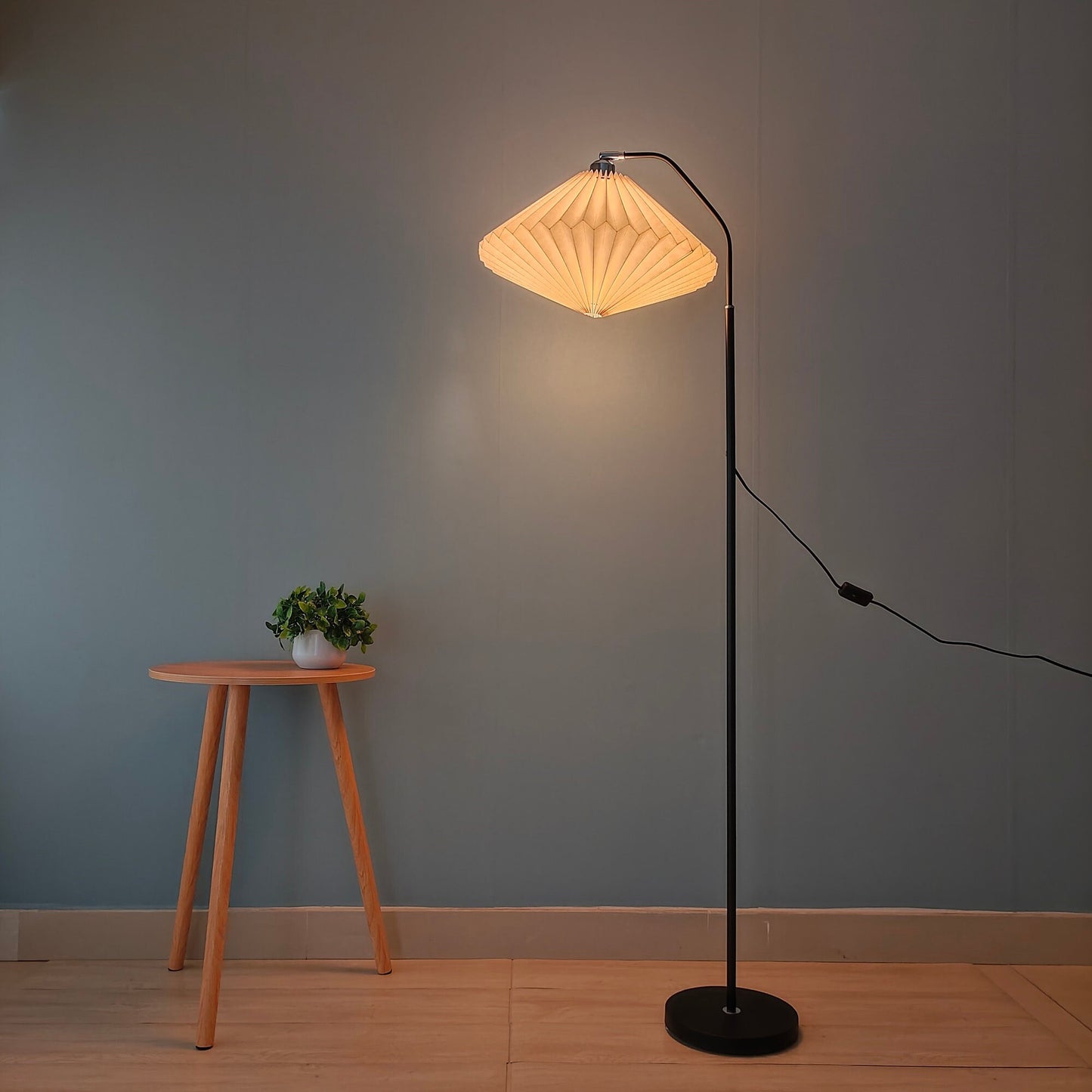 VINDEED Origami Floor Lamp White , Minimalist Paper Lampshade , Lamps Indoor Cord with Plug