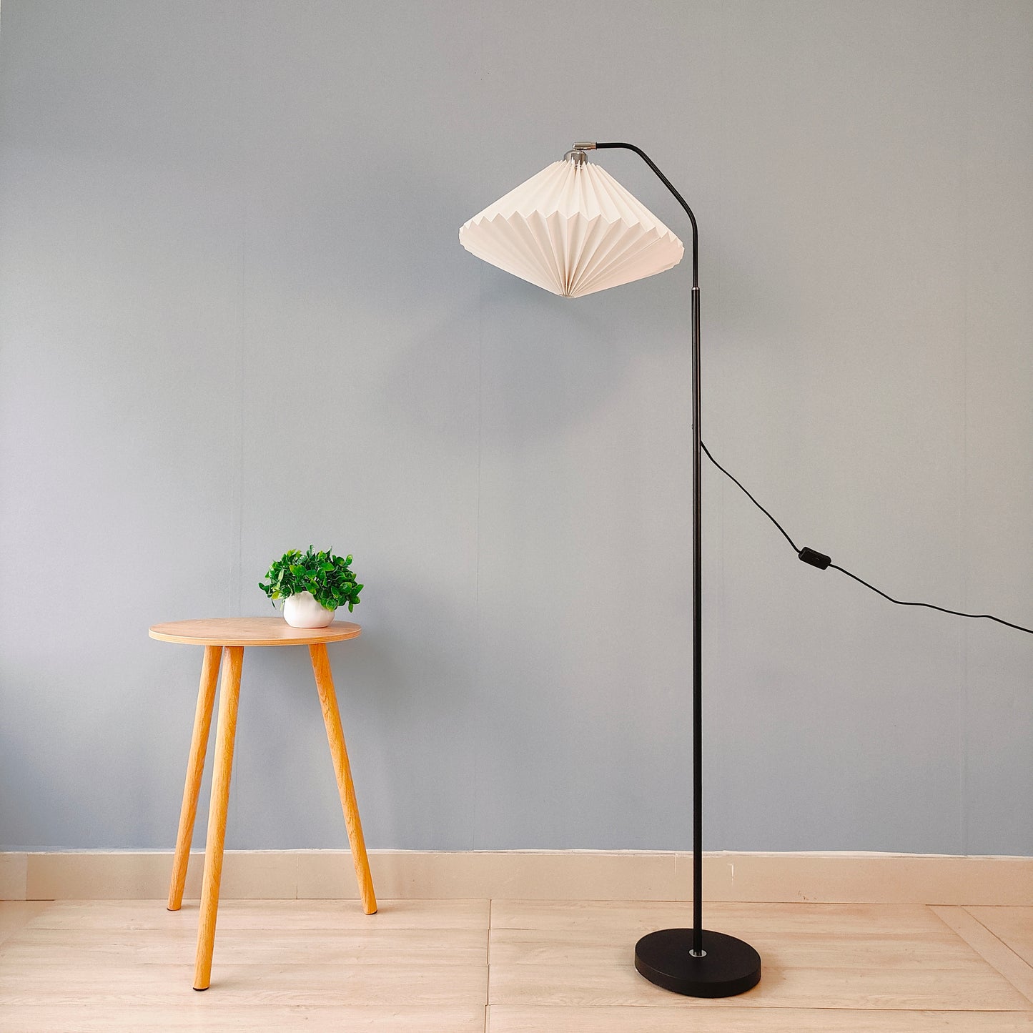 VINDEED Origami Floor Lamp White , Minimalist Paper Lampshade , Lamps Indoor Cord with Plug